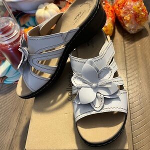 NEW WOMENS CLARKS 8 1/2W WHITE LEATHER SLIDE IN SANDALS LEXI OPAL